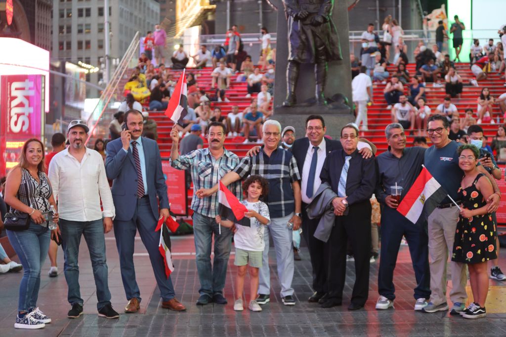 المصريون بالخارج يحتفلون بذكرى ثورة 30 يونيو حول العالم ويرفعون علم مصر