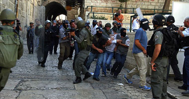 مستوطنون يقتحمون المسجد الأقصى وسط حماية شرطة الاحتلال الإسرائيلى