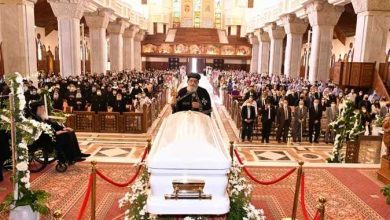صورة البابا تواضروس الثاني في وداع الأنبا هدرا مطران أسوان: «كان ‏حارسًا لجنوب مصر» ‏